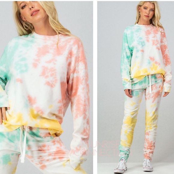 Tie Dye Crewneck - Picture 2 of 6